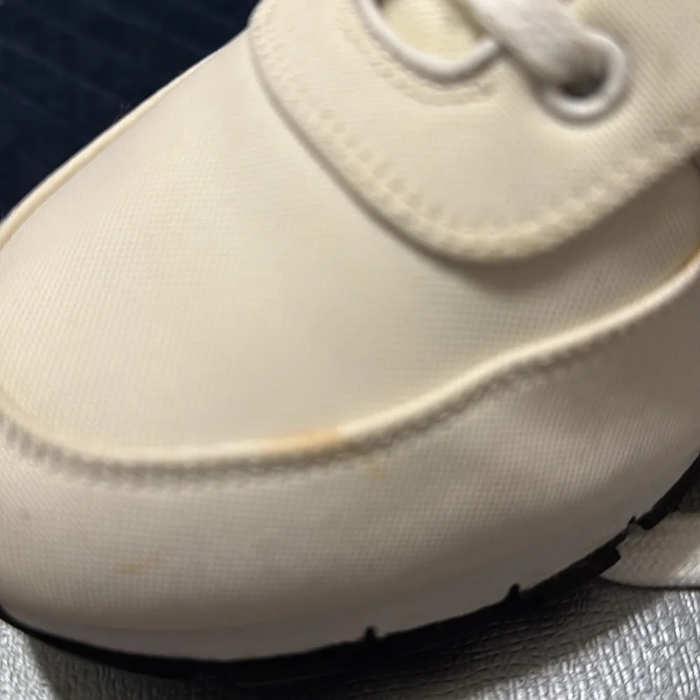 PRADA - Picture 9 of 11